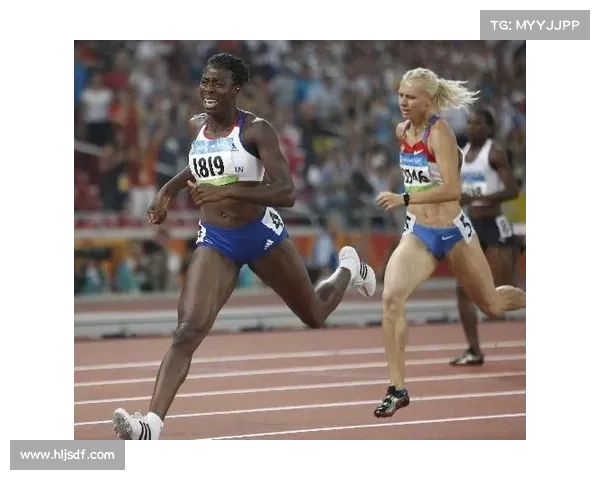 女子冲刺赛背后的坚持与拼搏展现了勇气与信念的力量