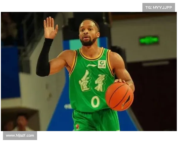 布朗如何在篮球比赛中大显身手提升个人表现的实战技巧分析