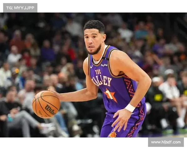 德文·布克凭借出色领导力成为球队核心与灵魂人物 德文·布克凭借出色领导力成为球队核心与灵魂人物