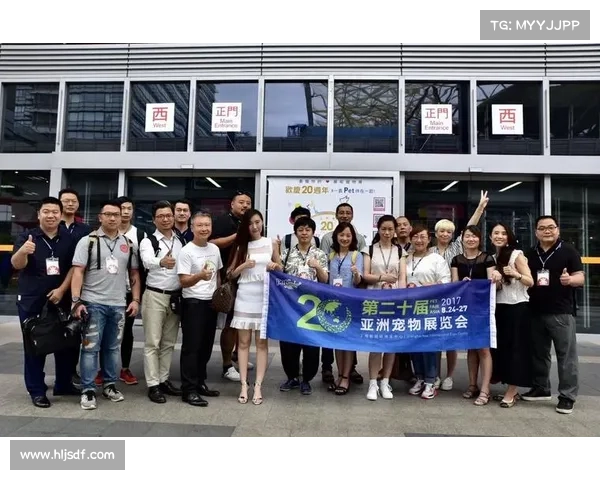 戴资颖亮相台湾宠物展览 与可爱宠物狗亲密互动展现温暖一面